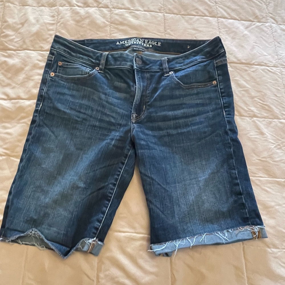 Skinny Bermuda American eagle shorts size 14